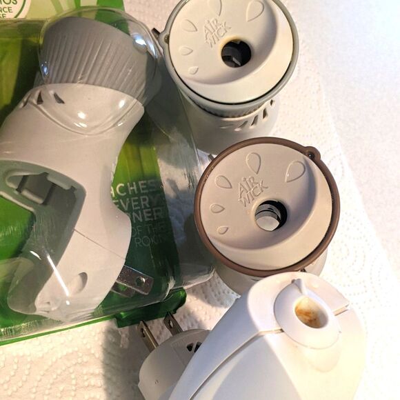 Air Wick scented oil warmers (5) plug-ins, 2 are NIB, 3 EUC - Picture 5 of 5